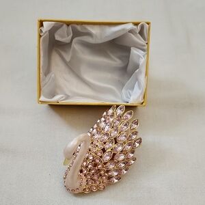 NIB Elegant Pink Crystal  Swan Tchotchke